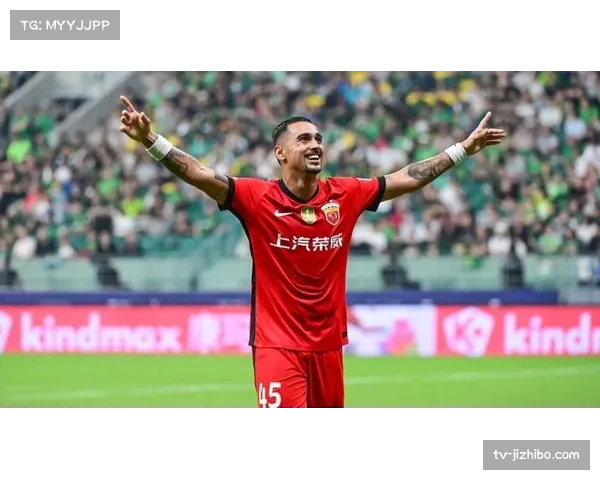 VAR长时间介入，判定朗斯进球前越位，引发主场球迷强烈不满