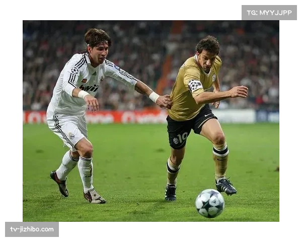 对手教练专访：评价对方球星时重点提及了其无球跑动的进步